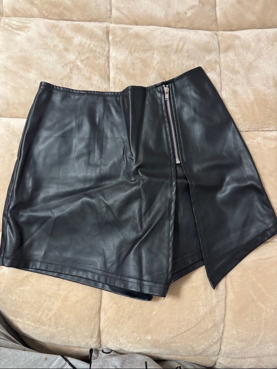 SHEIN Dresses & Skirts - SHEIN Black Faux Leather Asymmetrical Skort with Zip Accent